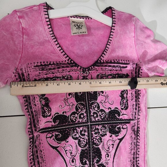 Vocal Rhinestone Cross T-Shirt Pink Black V Neck Goth Small USA Vintage Y2K - Picture 9 of 10